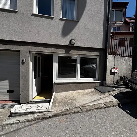 Sunny Alifakovac Free Parking